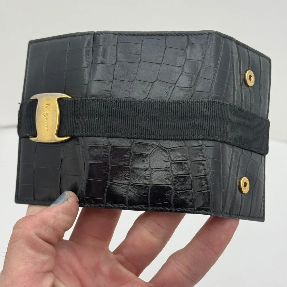 Salvatore Ferragamo Black Croc Embossed Leather Vara Bow 6‎ Hook Key Case Italy
